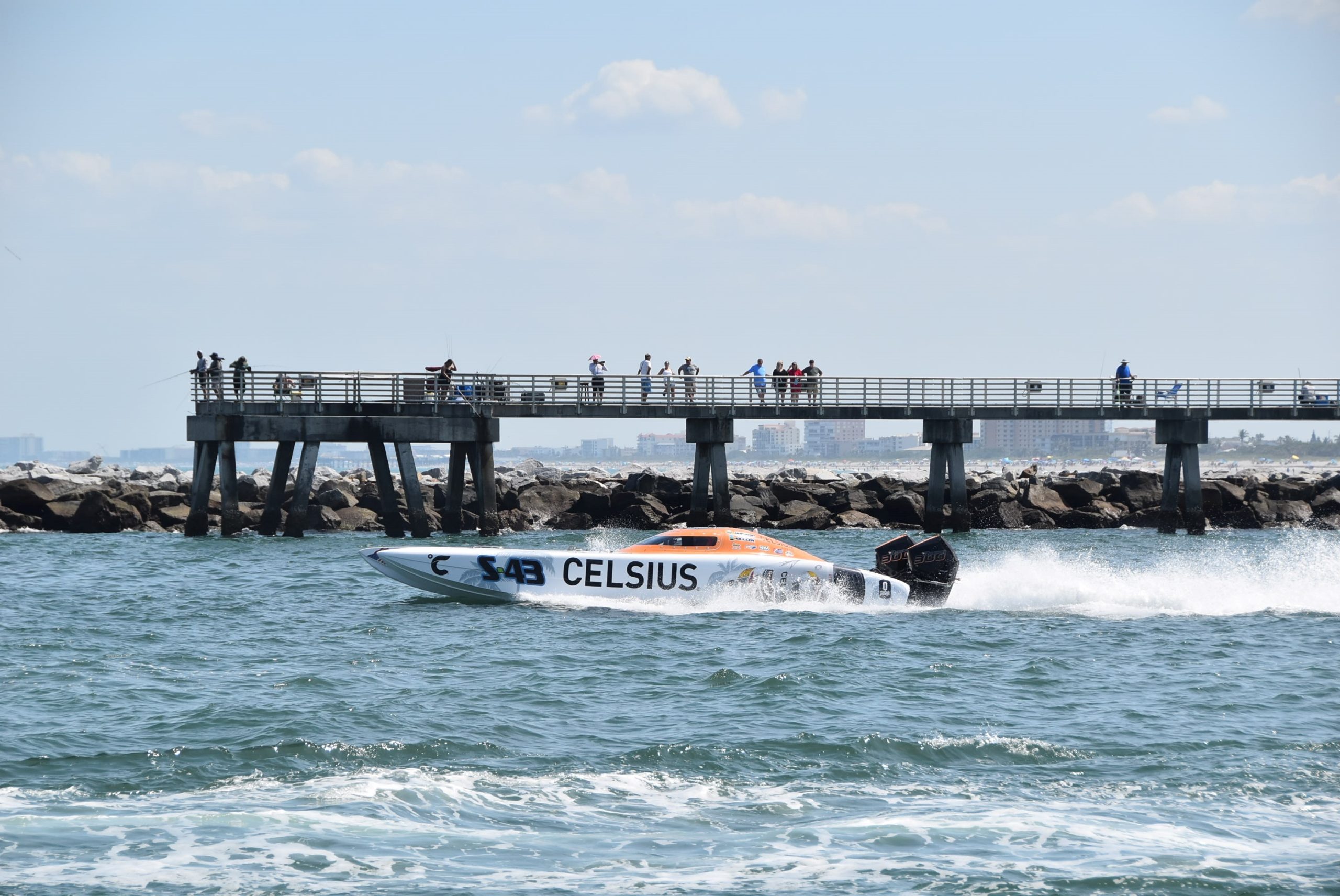 Offshore powerboats racing past the pier during Thunder on Cocoa Beach